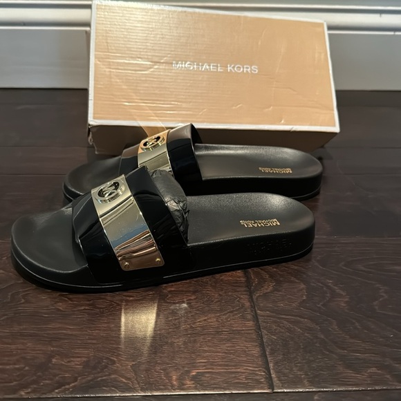 Michael Kors black and gold Jett Sid’s NIB 7M - Picture 4 of 8